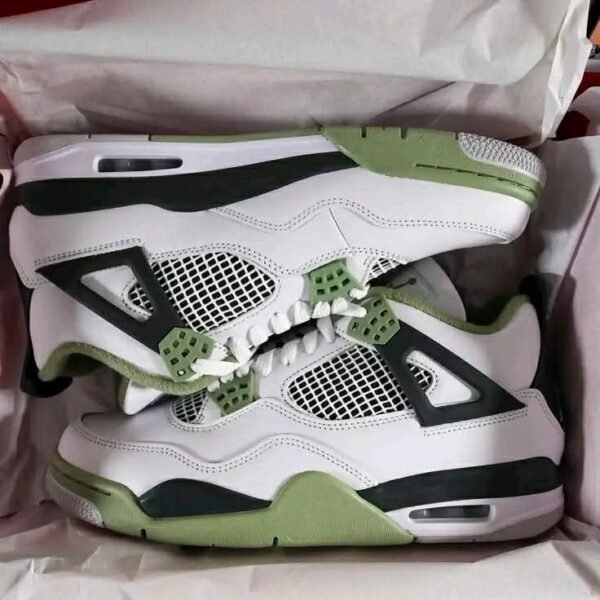 NIKE SNEAKERS