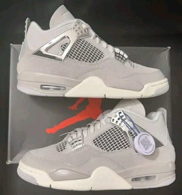 NIKE SNEAKERS