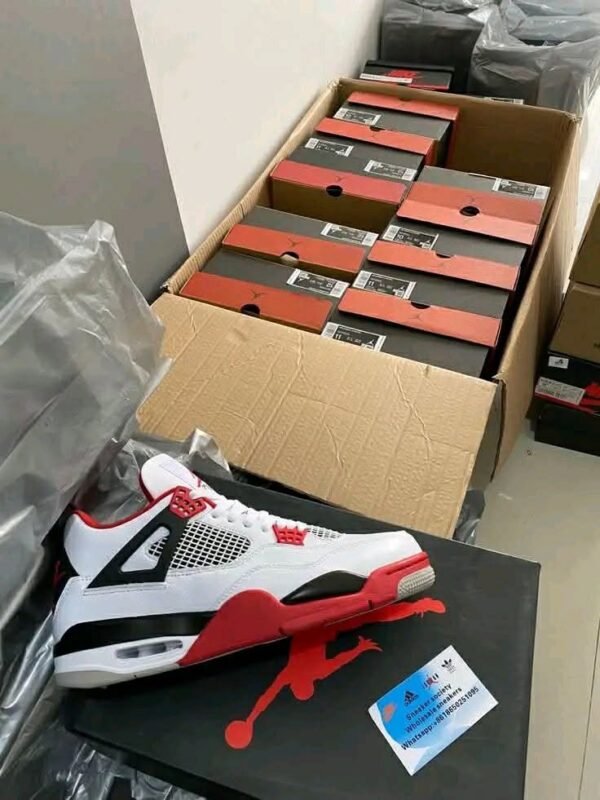 NIKE SNEAKERS