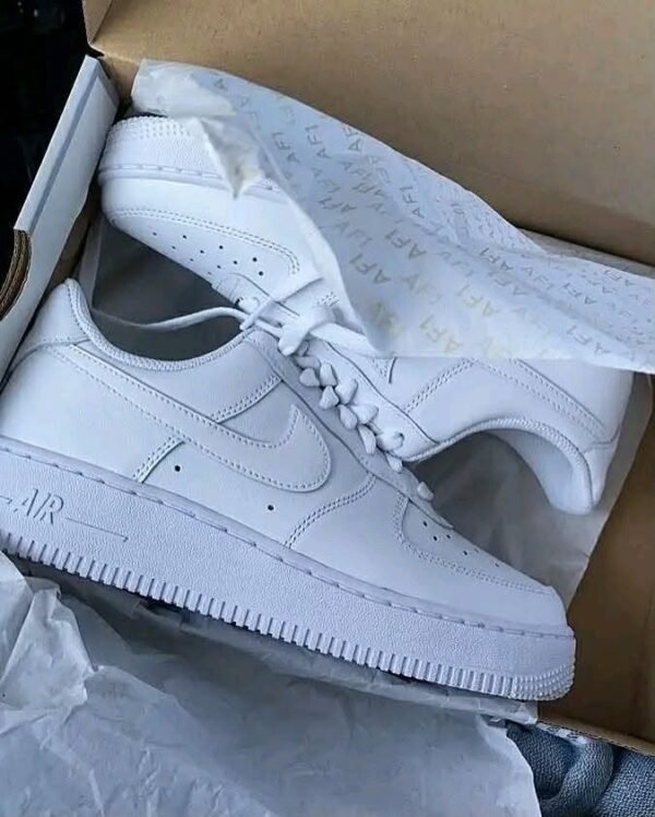 NIKE SNEAKERS