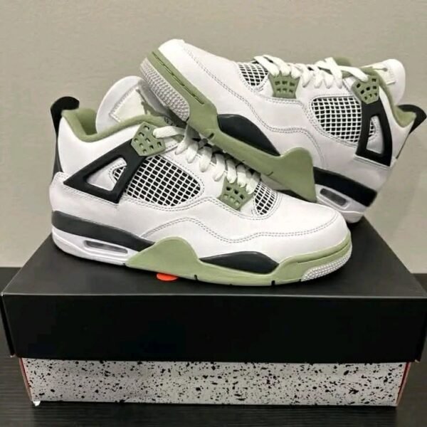 NIKE SNEAKERS