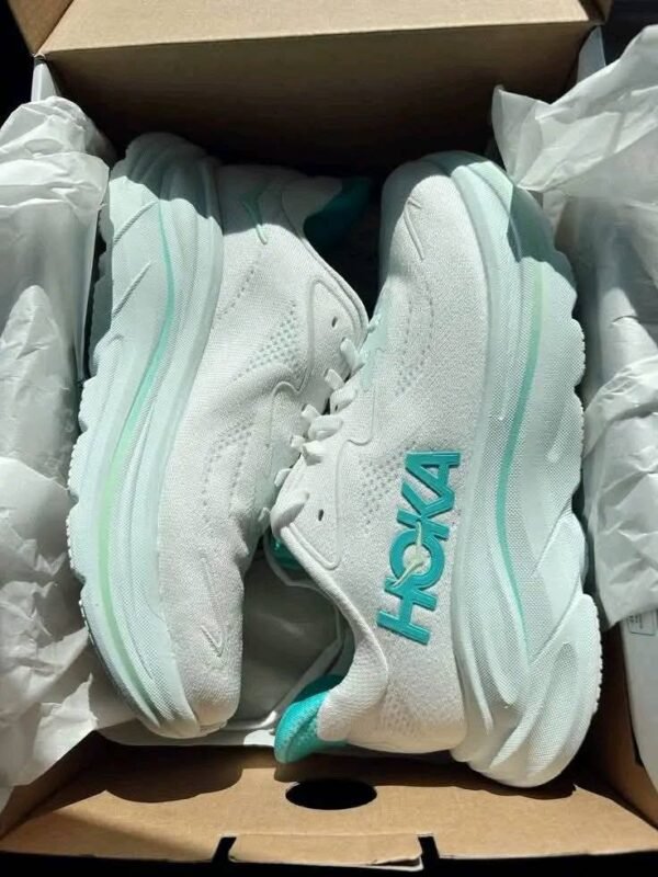 813021168_122104890477474414_6104906169818057735_n Hoka Sneakers Pallet