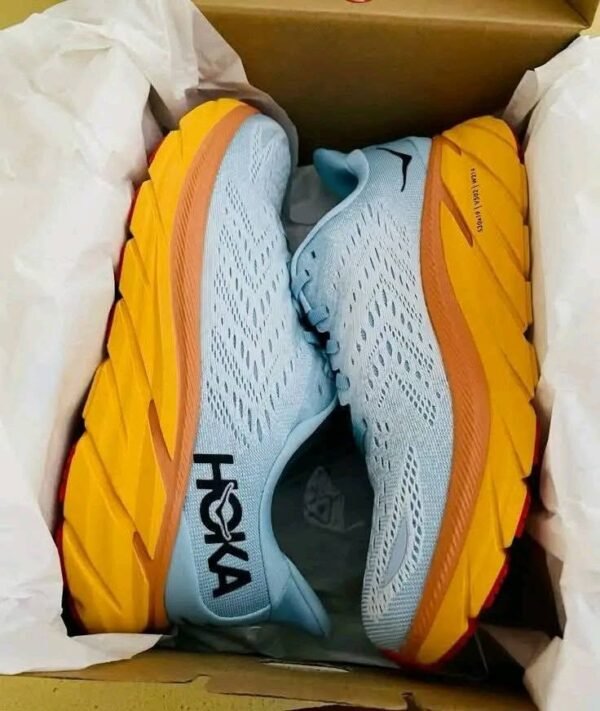 813421104_122104890129474414_3053256854331757019_n Hoka Sneakers Pallet
