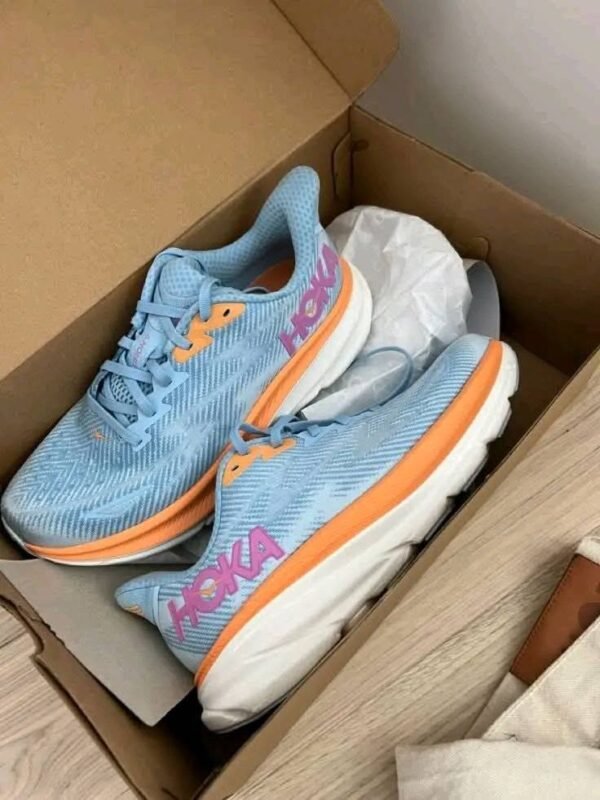 813698527_122104890213474414_1247177405417953592_n Hoka Sneakers Pallet
