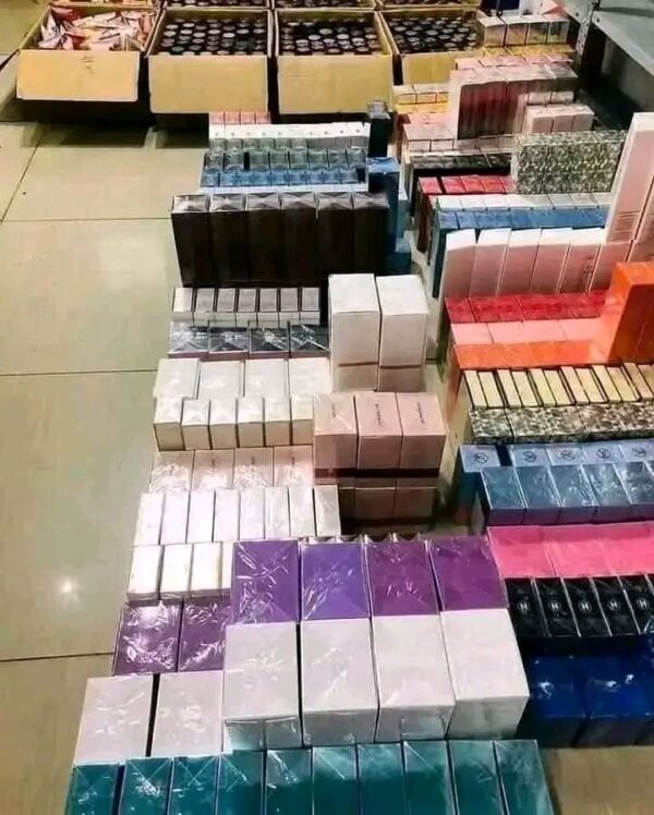818384725_122113892223438379_199369143962752269_n Mixed Perfume Pallets